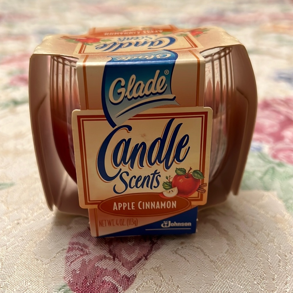 Glade Vintage apple cinnamon candle 4oz